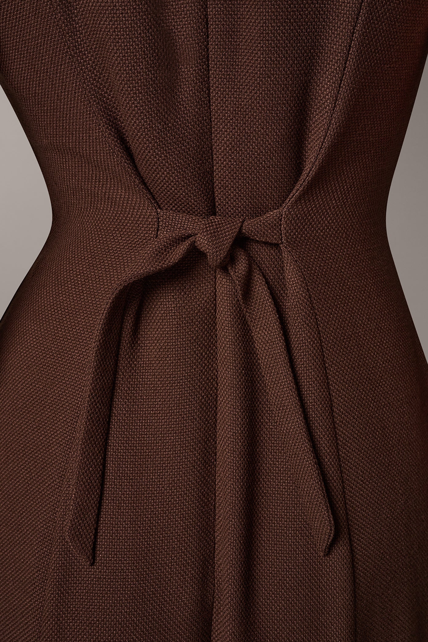 SLEEVELESS CROSS-FRONT MIDI HALTER DRESS