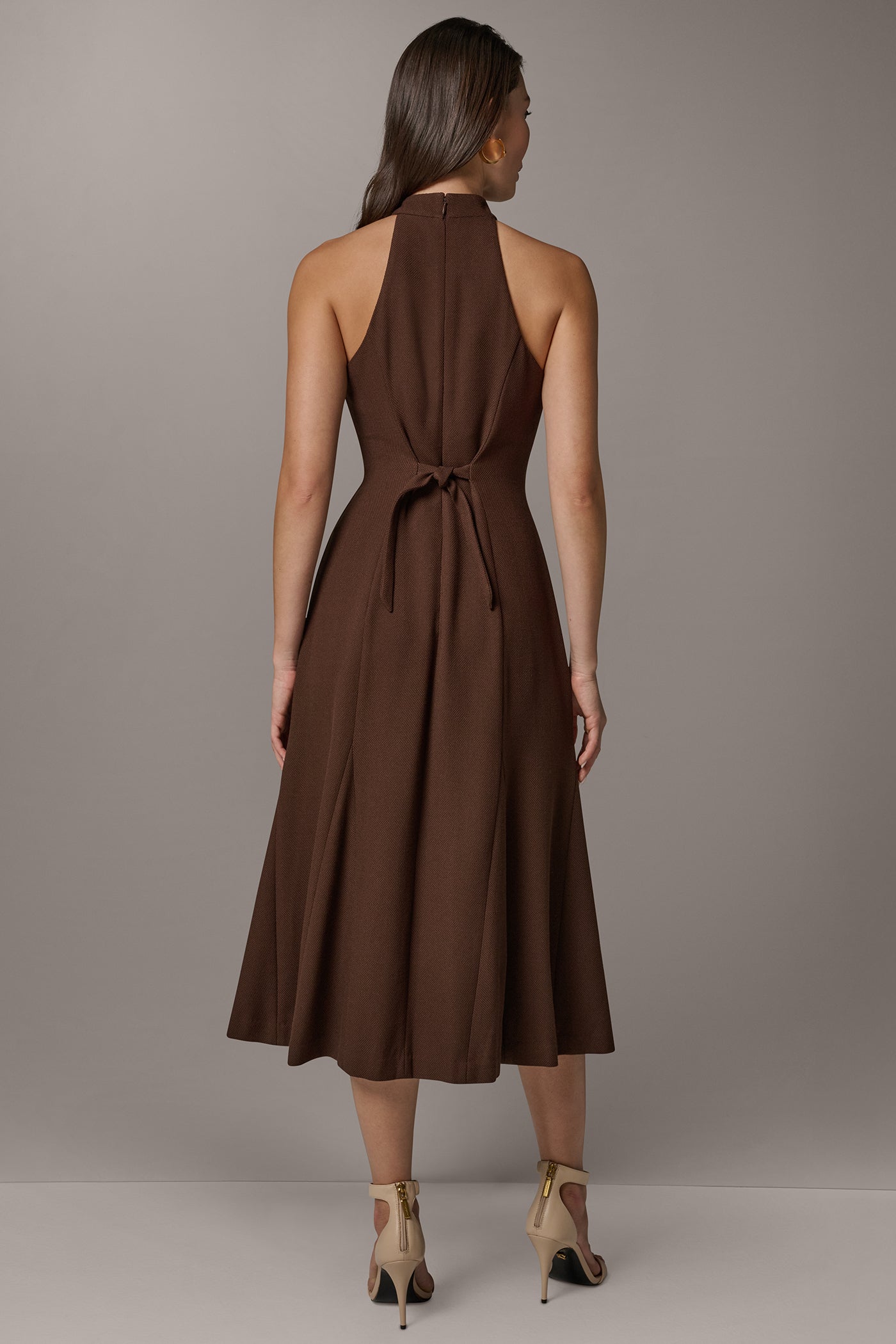 SLEEVELESS CROSS-FRONT MIDI HALTER DRESS