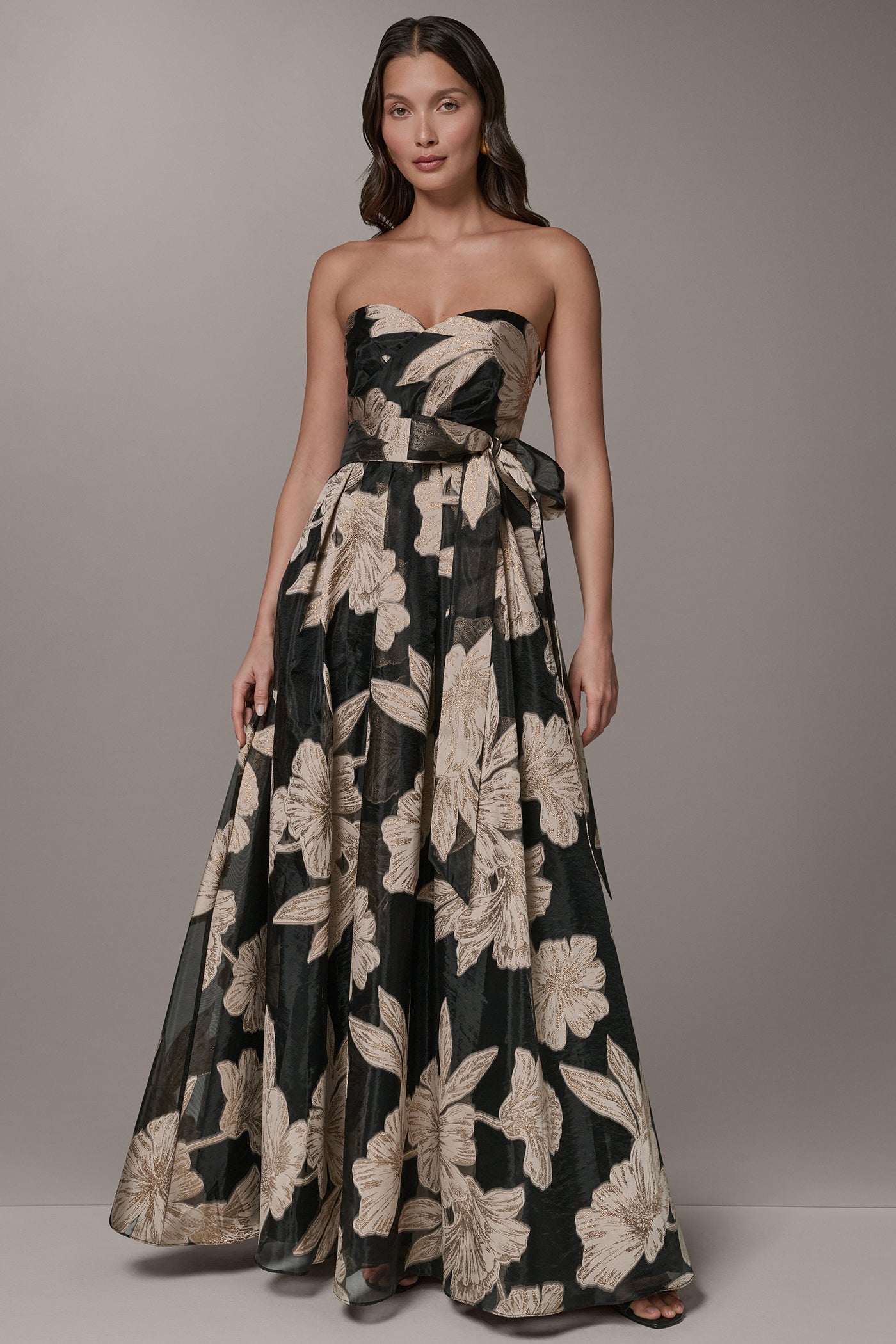 STRAPLESS SWEETHEART METALLIC FLORAL BALL GOWN