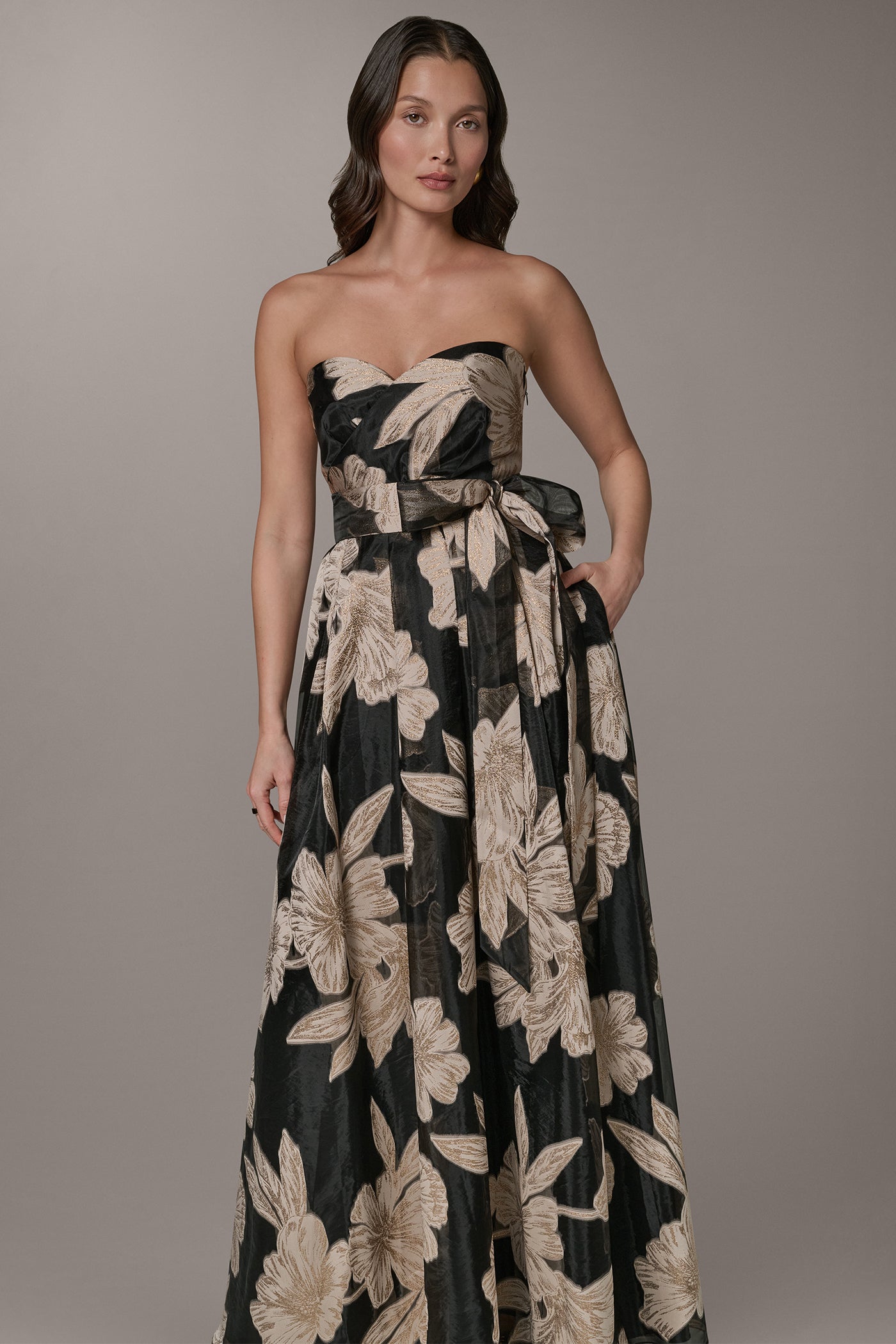 STRAPLESS SWEETHEART METALLIC FLORAL BALL GOWN
