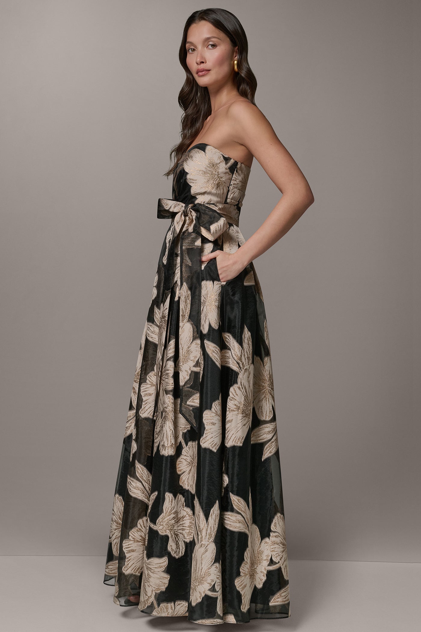 STRAPLESS SWEETHEART METALLIC FLORAL BALL GOWN