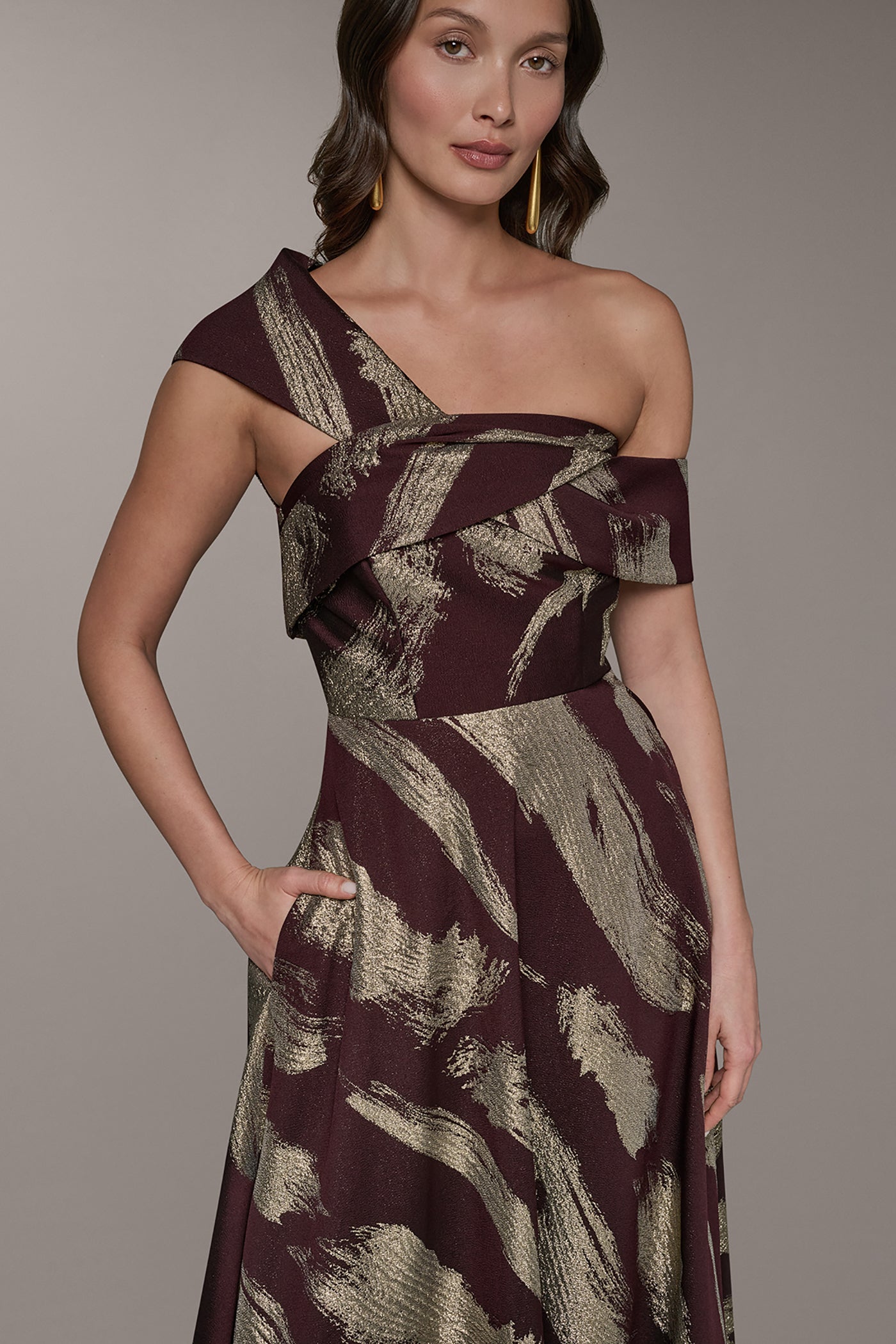 ONE SHOULDER METALLIC BRUSHTROKE GOWN