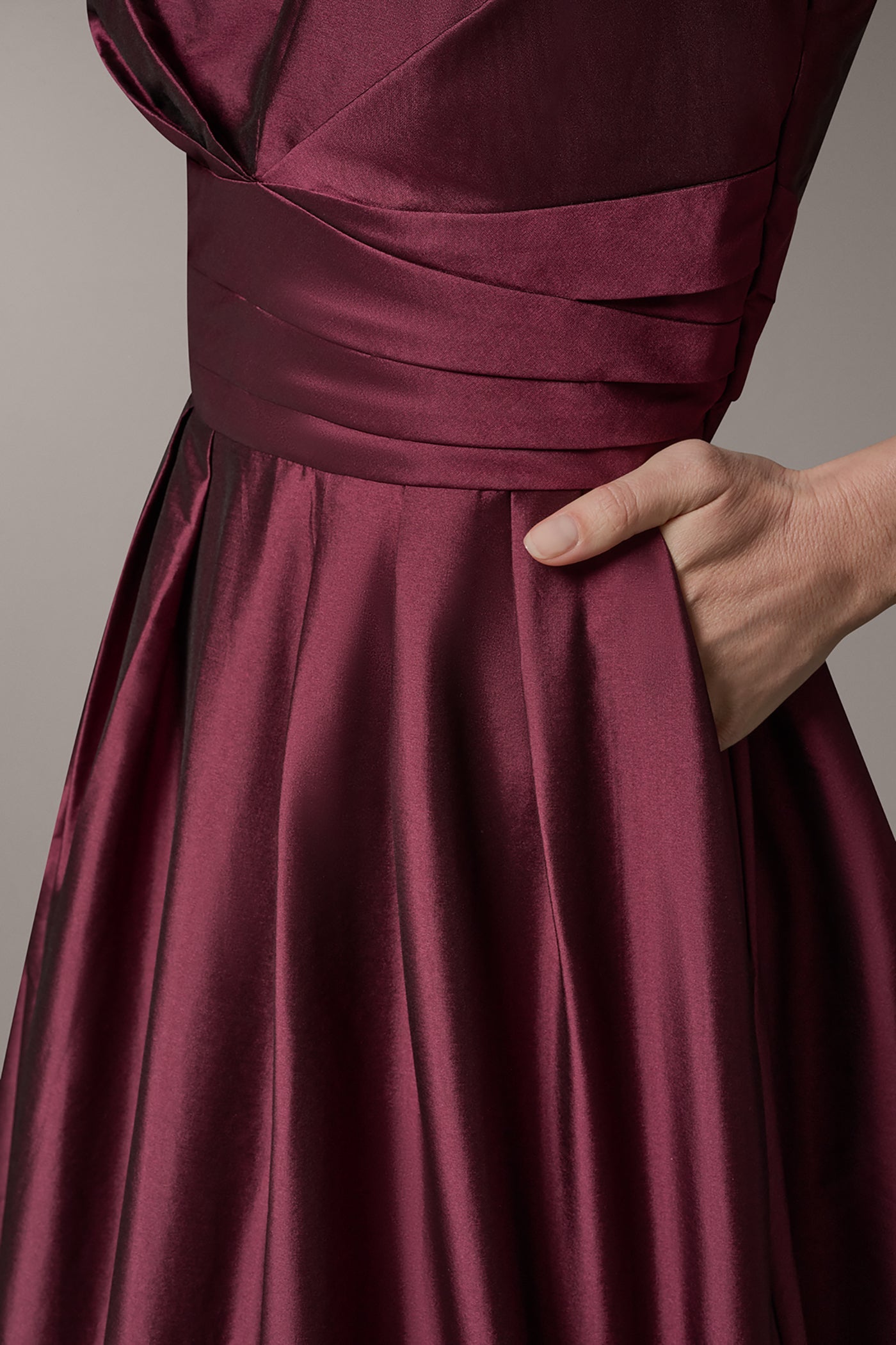 SLEEVELESS V-NECK TAFFETA MIDI COCKTAIL DRESS