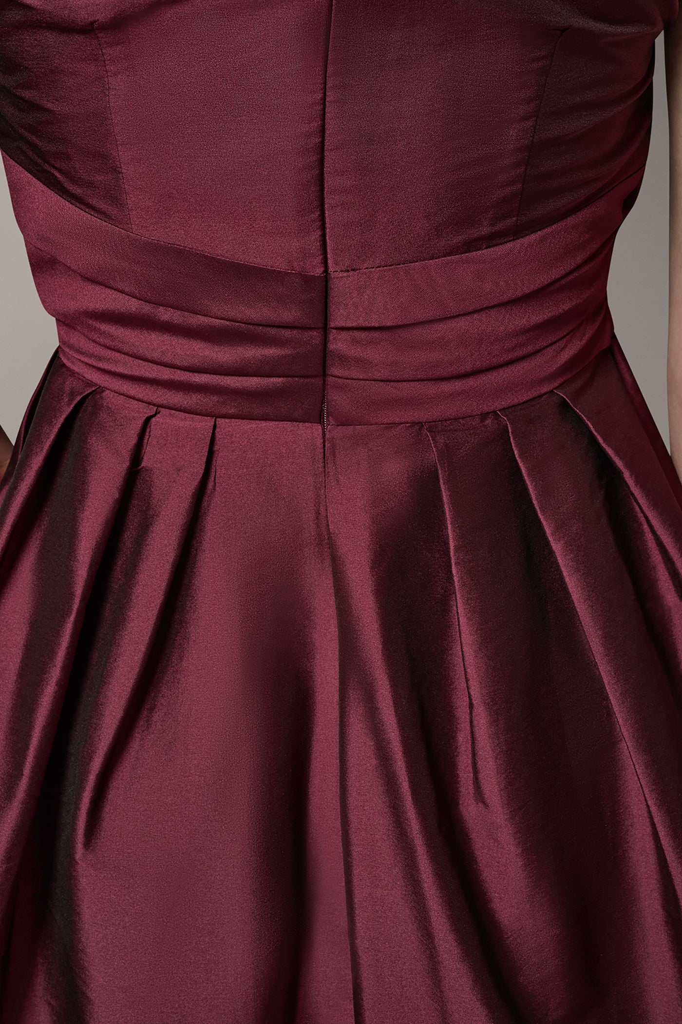 SLEEVELESS V-NECK TAFFETA MIDI COCKTAIL DRESS